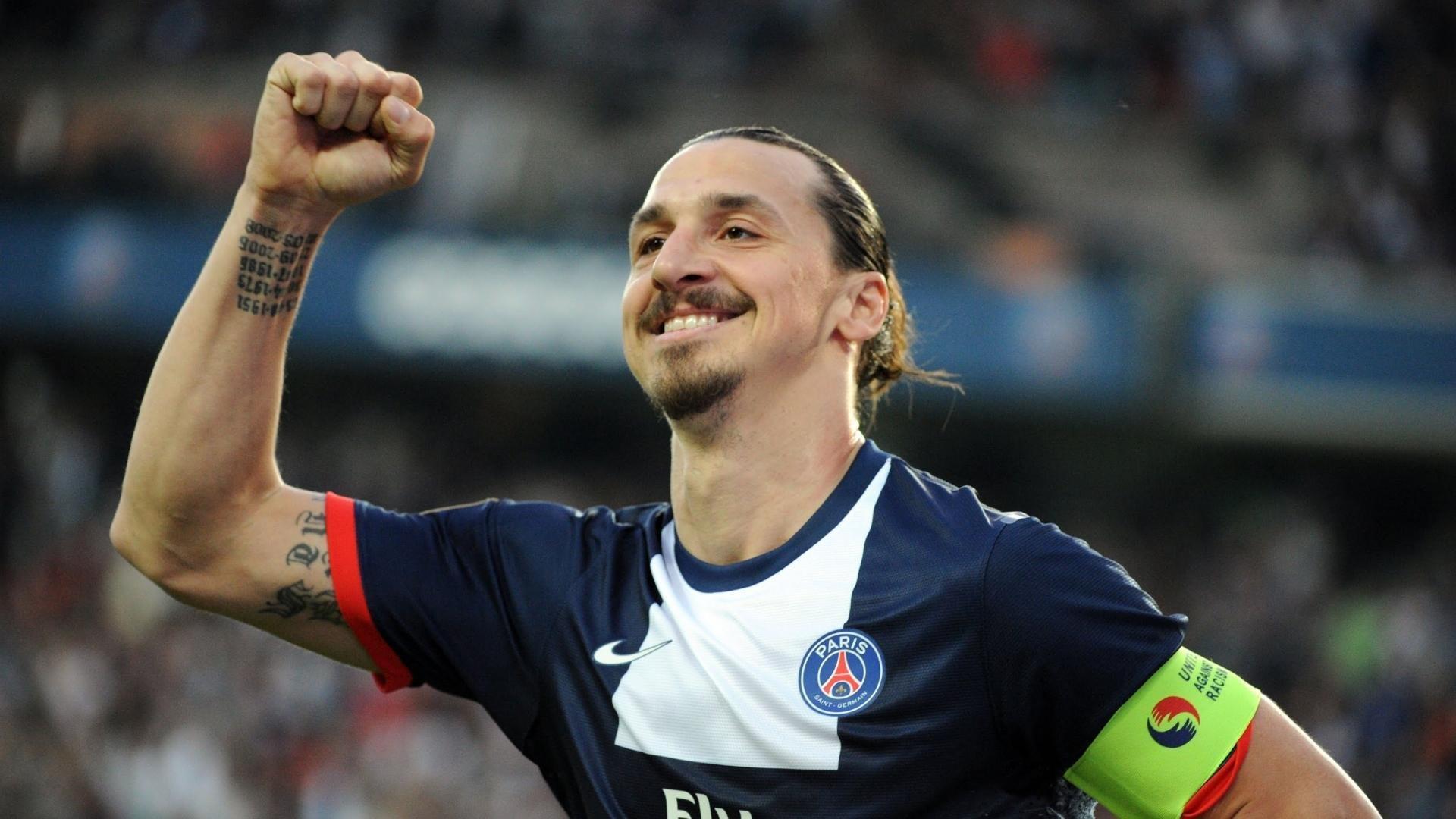 梅西梅开二度助迈阿密国际逆转取胜,球迷沸腾见证传奇时刻