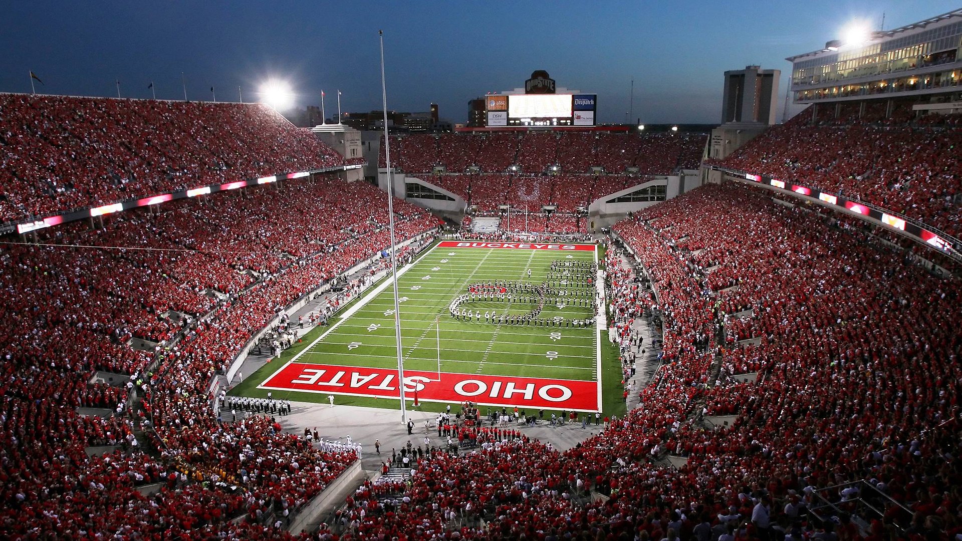 梅西第八次捧起金球奖 刷新足坛历史纪录