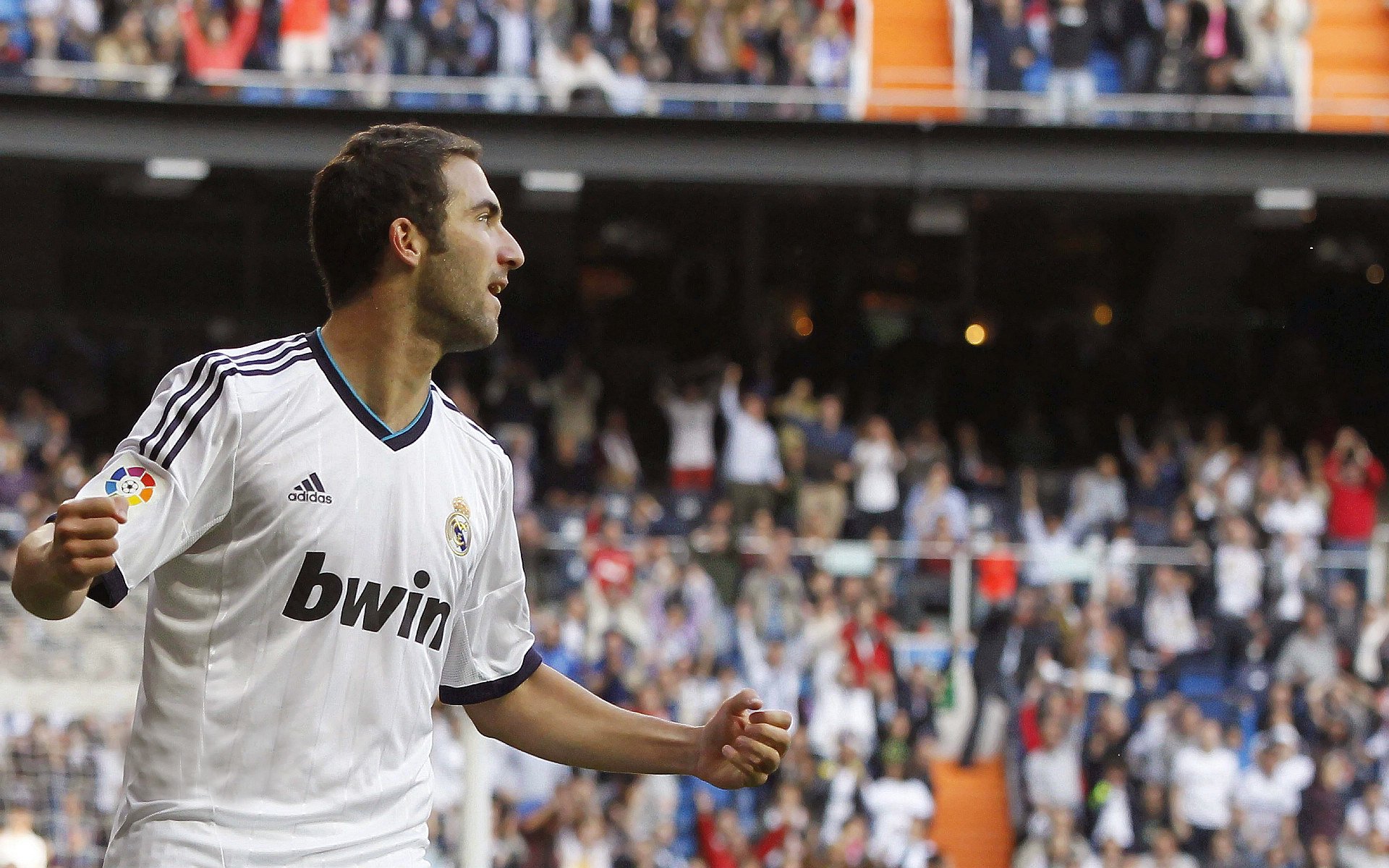 纳达尔鏖战五盘险胜德约科维奇 第15次挺进法网四强